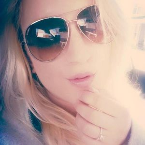 Meet your Posher, Ashley